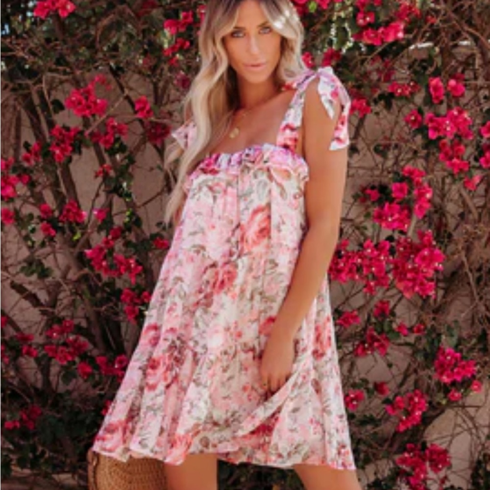 Vici floral dress. NWT! Size large. Bump friendly as well.